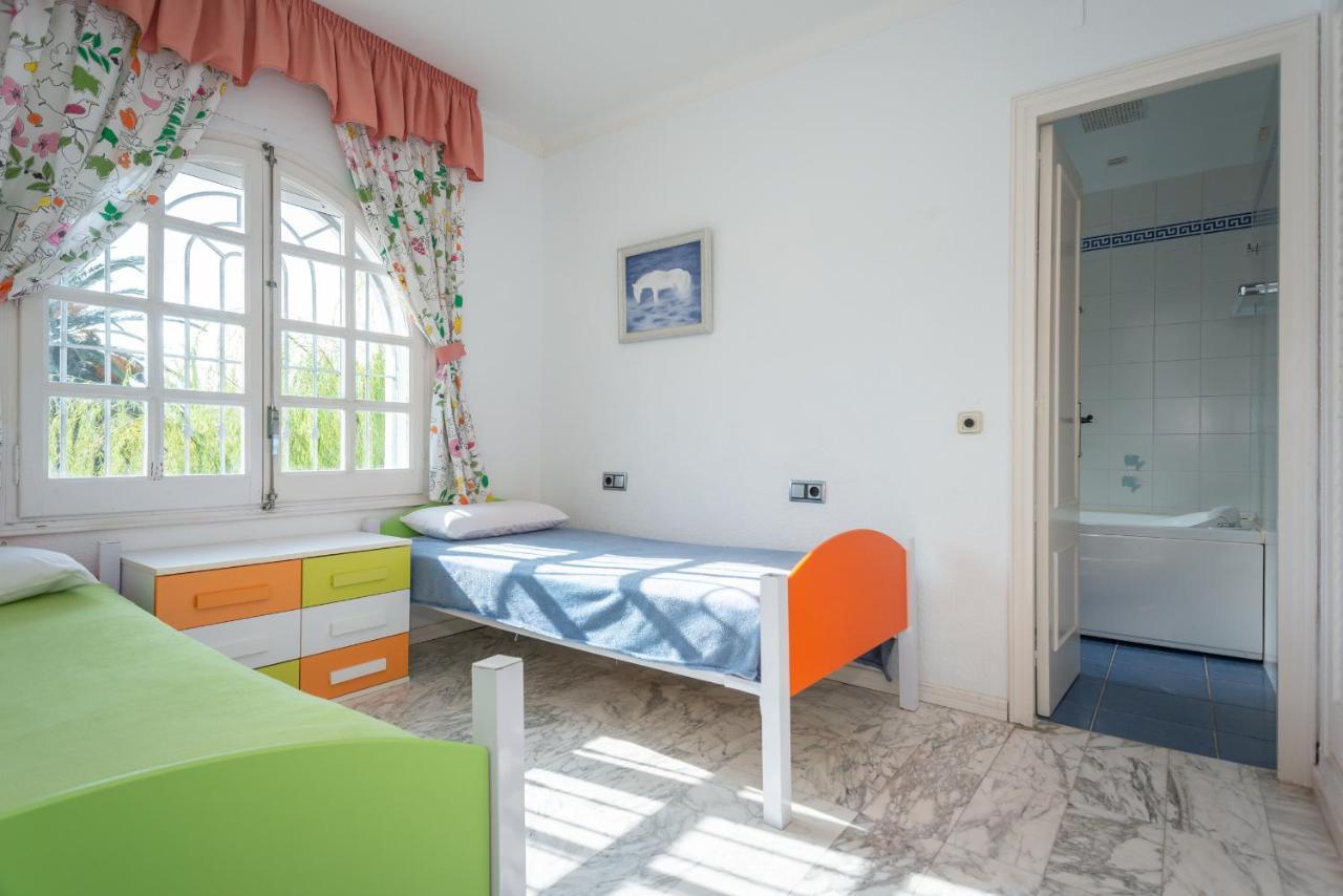 Villa Requesens On Canal Empuriabrava Kültér fotó