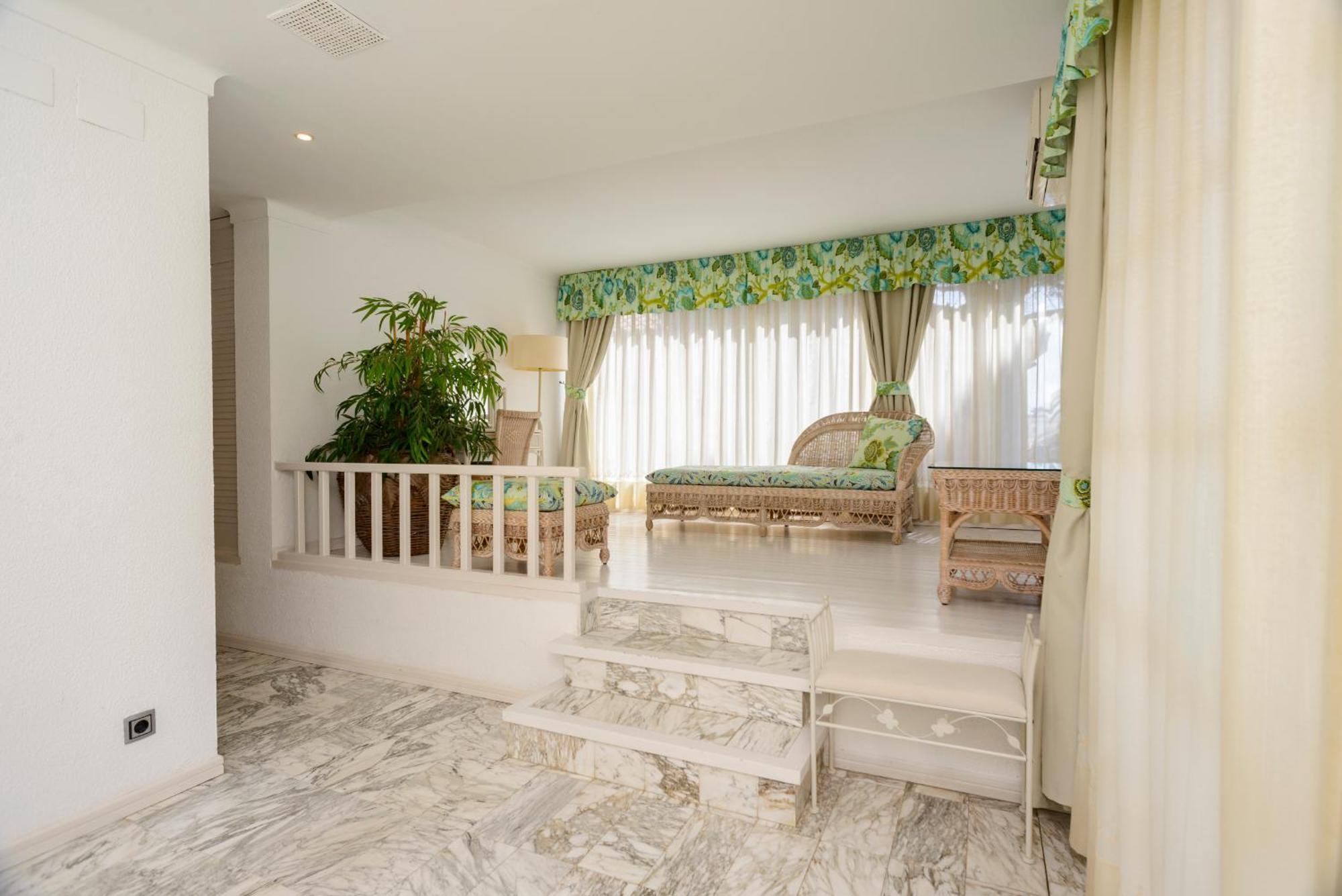 Villa Requesens On Canal Empuriabrava Kültér fotó