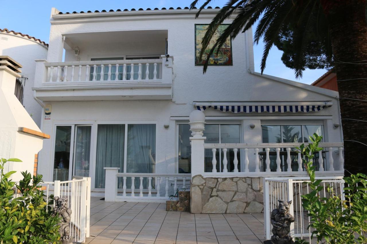 Villa Requesens On Canal Empuriabrava Kültér fotó